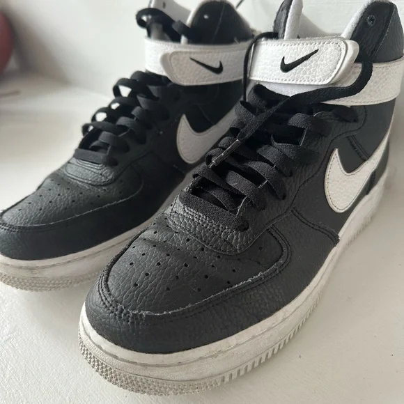 Nike air force 1 velcro strap hot sale